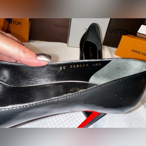 Yves Saint Laurent Black Heels 40.5 fit more like a 9.5 - Picture 7 of 13